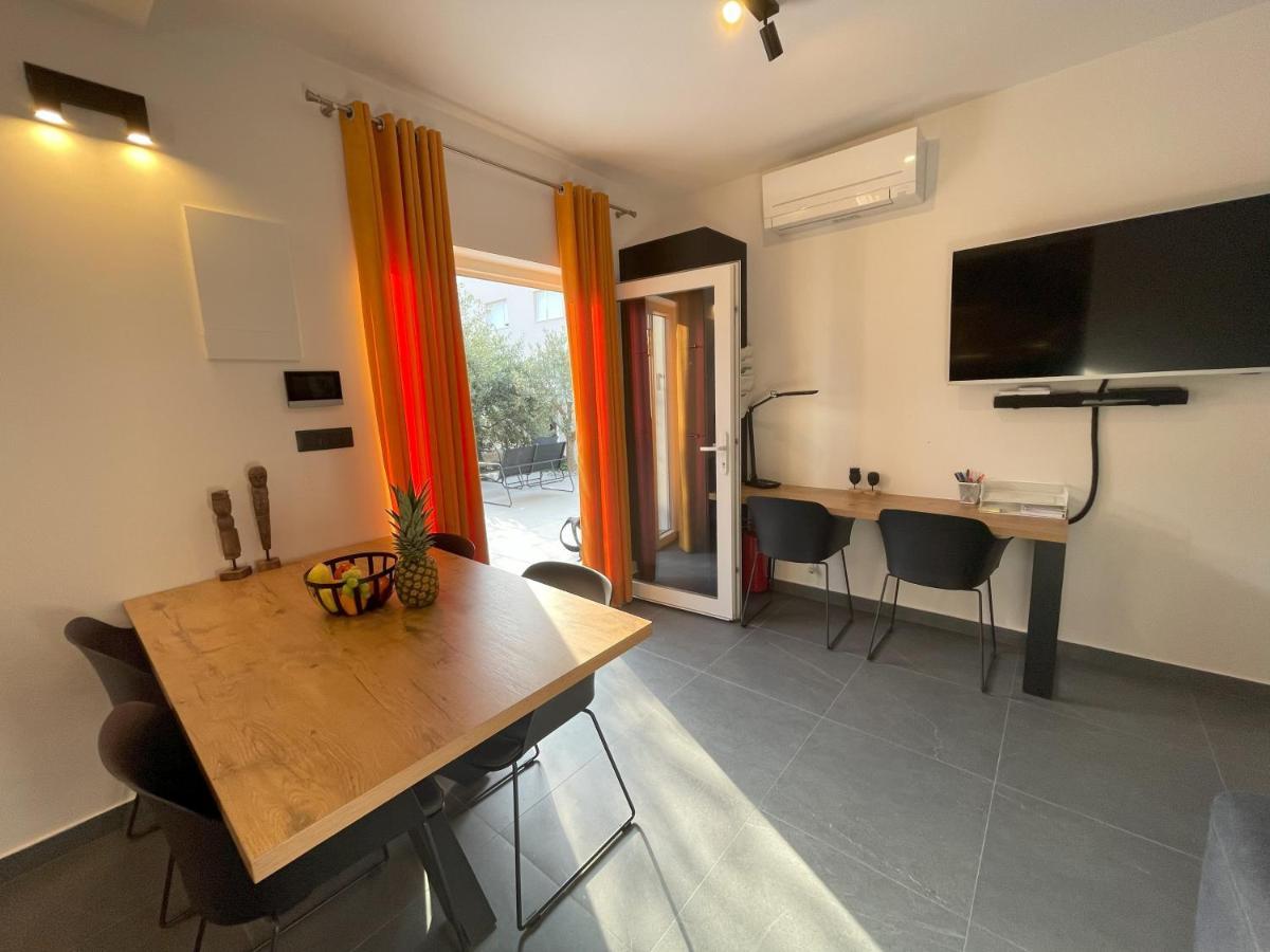 Valkane Beach Apartments พูลา ภายนอก รูปภาพ
