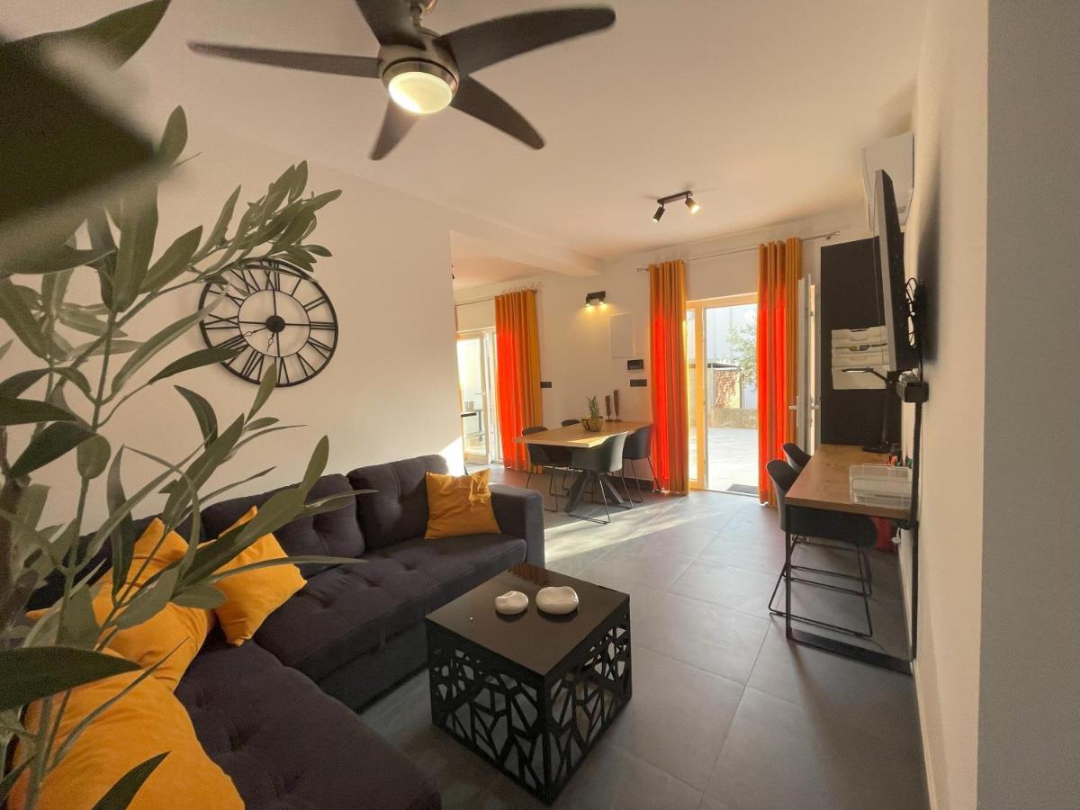 Valkane Beach Apartments พูลา ภายนอก รูปภาพ