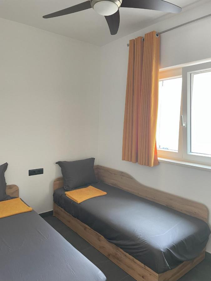 Valkane Beach Apartments พูลา ภายนอก รูปภาพ