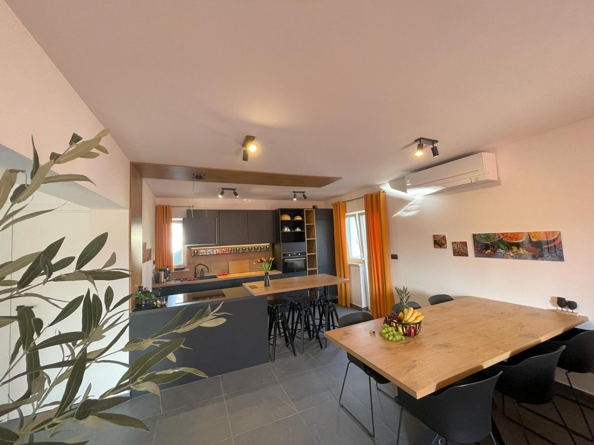 Valkane Beach Apartments พูลา ภายนอก รูปภาพ