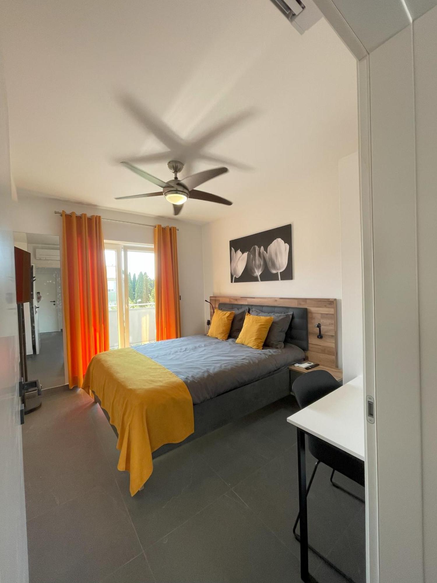 Valkane Beach Apartments พูลา ภายนอก รูปภาพ