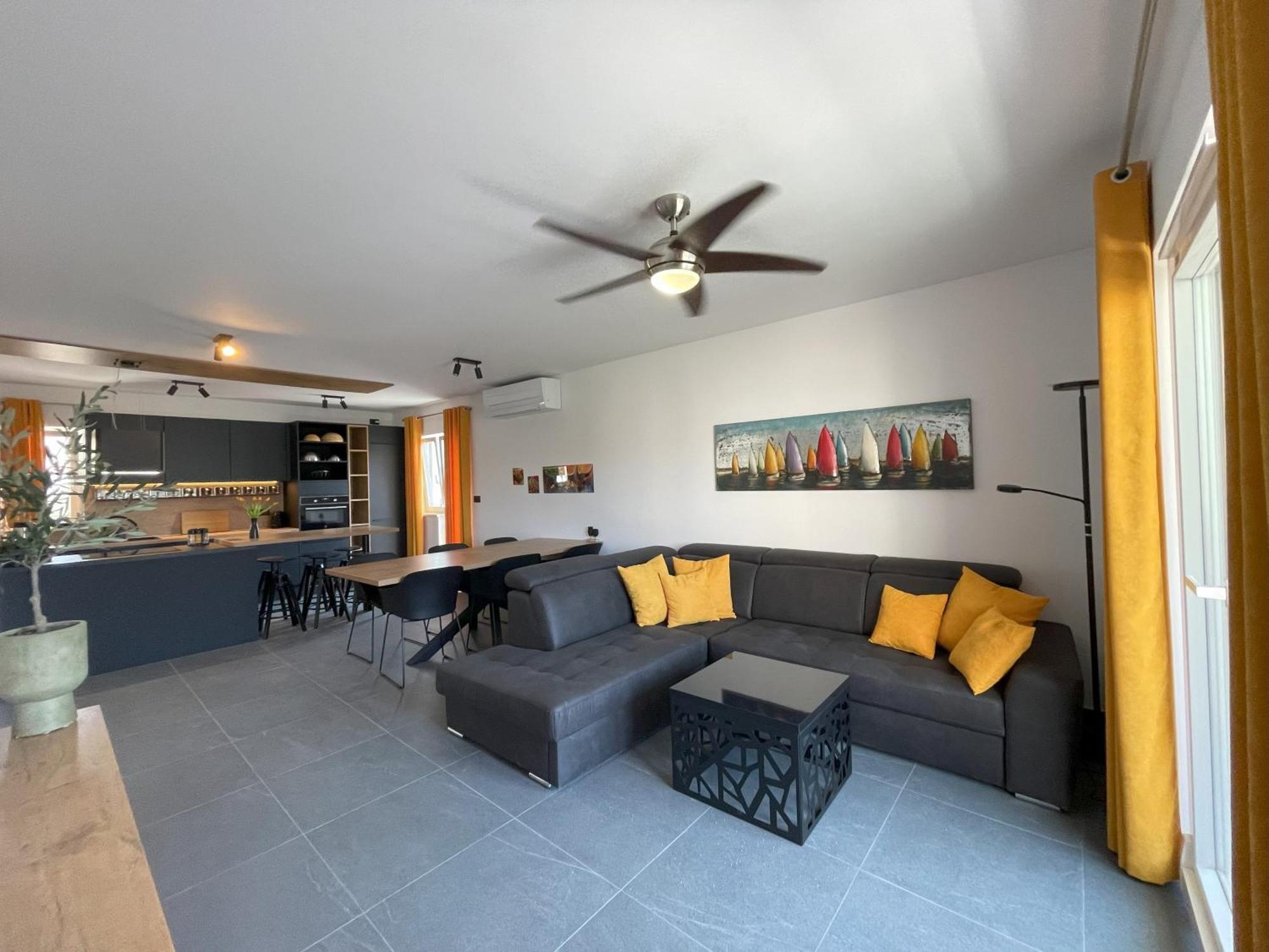 Valkane Beach Apartments พูลา ภายนอก รูปภาพ