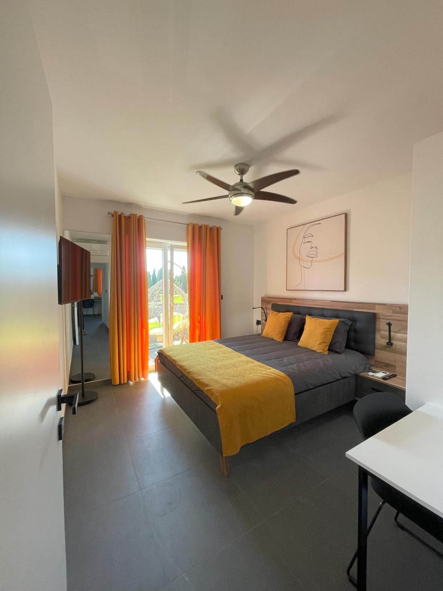 Valkane Beach Apartments พูลา ภายนอก รูปภาพ