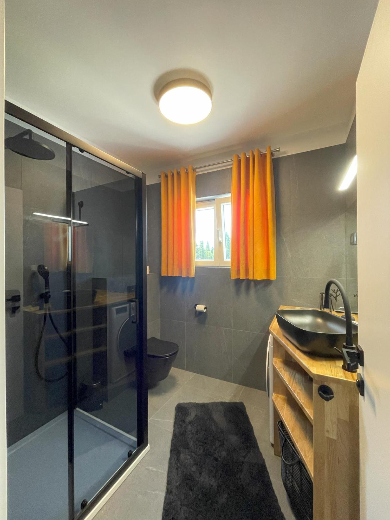 Valkane Beach Apartments พูลา ภายนอก รูปภาพ